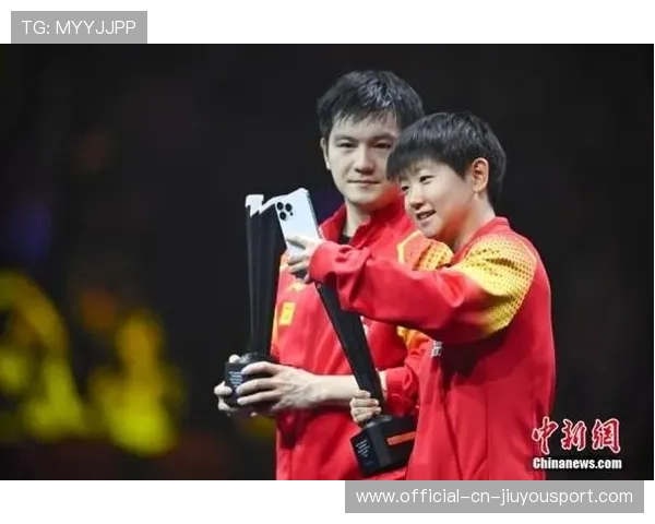 让座举动获赞,樊振东用行动诠释冠军风采,樊振东现场指导 让座举动获赞,樊振东用行动诠释冠军风采,樊振东现场指导